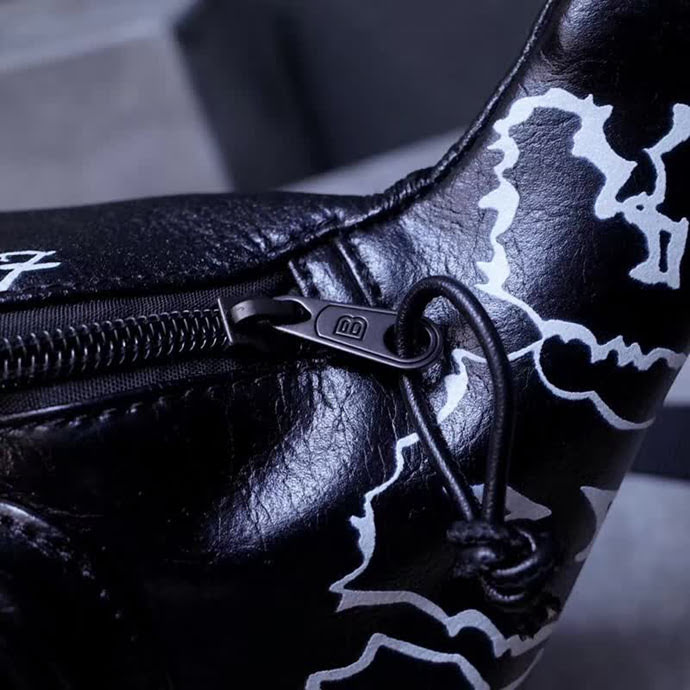 BALENCIAG巴黎世家 頂級原版品質 EXPLORER塗鴉款胸包 腰包 182788  BL1540